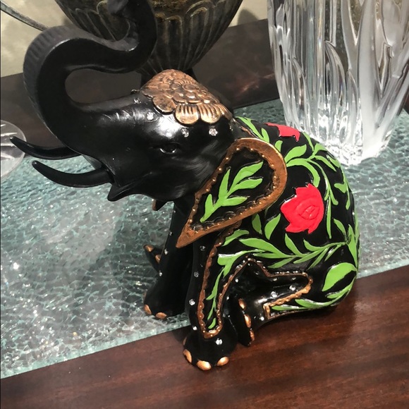 Elephant 🐘 Rustic Painted - Picture 3 of 6